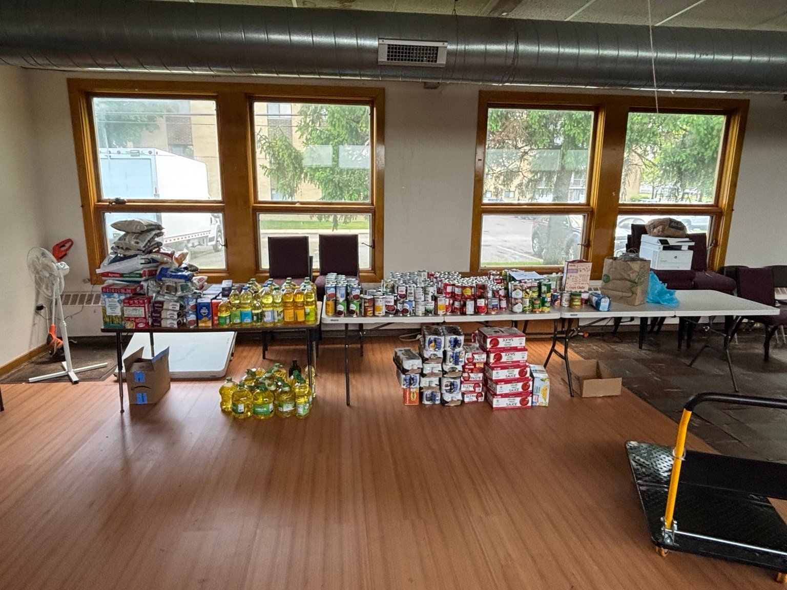 Food organized for a community distribution